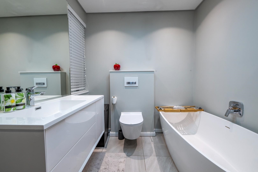 2 Bedroom Property for Sale in Sea Point Western Cape